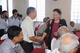 Chủ tịch Quốc hội Nguyễn Thị Kim Ngân với cử tri phường An Hòa. (Ảnh: Trọng Đức/TTXVN)