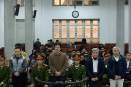Các bị cáo tại phiên tòa. (Ảnh: Nguyễn Cúc/TTXVN)