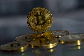 Đồng tiền ảo Bitcoin mạ vàng tại London, Anh ngày 20/11. (Nguồn: AFP/TTXVN)