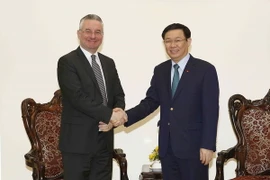 Phó Thủ tướng Vương Đình Huệ tiếp ông Jan Zahradil, Phó Chủ tịch Ủy ban Thương mại quốc tế của Nghị viện châu Âu (EP) đang thăm và làm việc tại Việt Nam. (Ảnh: Văn Điệp/TTXVN)