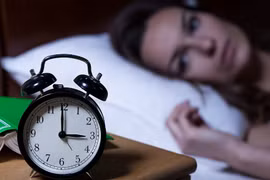 [Video] Vì sao bạn thường đột ngột tỉnh giấc vào nửa đêm