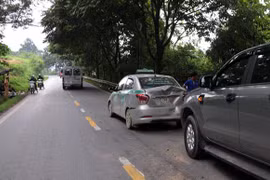 3 ôtô đâm liên hoàn gây ách tắc Quốc lộ 4D đoạn Sa Pa-Lào Cai