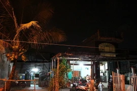 Nhiều căn nhà tạm bợ chưa được người dân Cà Mau chằng chống theo hướng dẫn của chính quyền địa phương. (Ảnh: Kim Há/TTXVN)