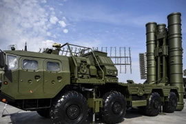 Hệ thống tên lửa phòng không S-400 của Nga được trưng bày tại Kubinka, ngoại ô Moskva ngày 22/8. (Nguồn: AFP/TTXVN)