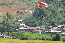 Festival Dù lượn Khau Phạ 2017. (Ảnh: Thế Duyệt/TTXVN)