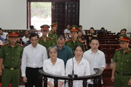 Các bị cáo tại phiên xét xử. (Ảnh: Lê Đức Hoảnh/TTXVN)