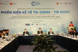 Hội thảo “Khơi thông dòng vốn trung - dài hạn cho phát triển kinh tế - xã hội,” ngày 2/5. (Ảnh: BKT/Vietnam+)