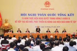 Hội nghị toàn quốc “Tổng kết 15 năm thực hiện Nghị quyết Trung ương 5, Khóa 9 về tiếp tục đổi mới, phát triển và nâng cao hiệu quả kinh tế tập thể. (Ảnh: TTXVN)