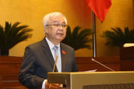 Ủy viên Ủy ban Thường vụ Quốc hội, Chủ nhiệm Ủy ban Văn hóa, Giáo dục, Thanh niên, Thiếu niên và Nhi đồng của Quốc hội Phan Thanh Bình trình bày Báo cáo tại Quốc hội. (Ảnh: Ảnh: Doãn Tấn - TTXVN)