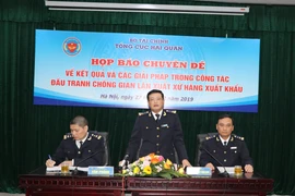 Họp báo thông tin về kiểm tra sau thông quan xuất xứ hàng xuất khẩu, ngày 27/12. (Ảnh: PV/Vietnam+)