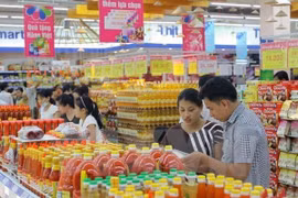 Hoạt động M&A trong hai năm 2018-2019 tập trung vào hai lĩnh vực sản xuất hàng tiêu dùng và bất động sản. (Ảnh minh họa. Nguồn: TTXVN)