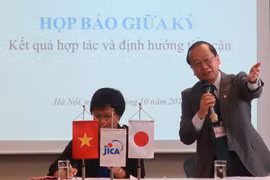  Ông Konaka Tetsuo, Trưởng Đại diện, Văn phòng JICA Việt Nam, trình bày về kết quả hoạt động nửa đầu năm tài chính 2019 và thách thức, định hướng cho nửa cuối năm tài chính 2019. (Ảnh: JiCA/Vietnam+)