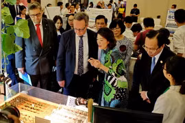 Hoạt động triển lãm sản phẩm công nghệ của doanh nghiệp khởi nghiệp đổi mới sáng tạo. (Ảnh: Thế Anh/TTXVN)
