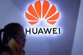 Logo của Huawei tại Triển lãm đồ điện tử quốc tế ở Bắc Kinh, Trung Quốc ngày 8/7/2018. (Ảnh: AFP/TTXVN)