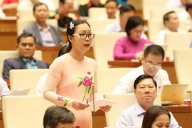 Đại biểu Quốc hội tỉnh Vĩnh Long Nguyễn Thị Quyên Thanh phát biểu. (Ảnh: Phương Hoa/TTXVN)