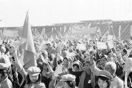 Nhân dân Campuchia trong Lễ mừng chiến thắng 7/1/1979, được tổ chức ngày 25/1/1979 tại sân vận động Olympic ở thủ đô Phnom Penh. (Ảnh: TTXVN)