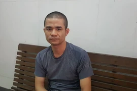 Đối tượng Lê Ngọc Sơn tại cơ quan điều tra. (Ảnh: TTXVN)