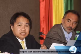 Tham tán Thương mại Hoàng Đức Nhuận phát biểu tại chương trình xúc tiến thương mại. (Ảnh: Tấn Đạt/TTXVN)