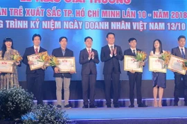 Doanh nhân trẻ xuất sắc và doanh nhân trẻ tiêu biểu Thành phố Hồ Chí Minh được trao giải thưởng hồi tháng 10/2018. (Nguồn: TTXVN)