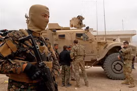 Binh sỹ Mỹ tuần tra tại Al-Darbasiyah, khu vực biên giới giữa Syria và Thổ Nhĩ Kỳ ngày 4/11/2018. (Ảnh: AFP/TTXVN)