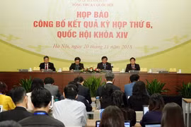 Tổng Thư ký, Chủ nhiệm Văn phòng Quốc hội Nguyễn Hạnh Phúc chủ trì họp báo. (Ảnh: Nguyễn Dân/TTXVN)