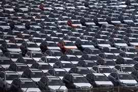 Xe ôtô mới xuất xưởng tại cảng Richmond, California (Mỹ) ngày 24/5/2018. (Ảnh: Getty Images/TTXVN)