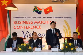 Phó Cục trưởng Cục Xuất nhập khẩu Bộ Công thương Việt Nam, Trưởng đoàn xúc tiến thương mại Trần Quốc Toản phát biểu tại hội thảo 'Xúc tiến xuất khẩu gạo Việt Nam.' (Ảnh: Trương Phi Hùng/TTXVN)
