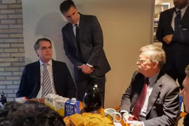 Cố vấn an ninh quốc gia Mỹ John Bolton trong cuộc gặp Tổng thống đắc cử Brazil Jair Bolsonaro. (Nguồn: AFP)