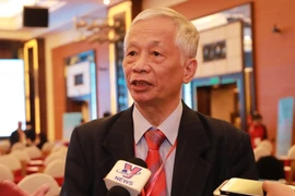 Tiến sỹ Khoa học, giáo sư Nguyễn Huy Mỹ, Viện sỹ Viện Hàn lâm Khoa học Tự nhiên Liên bang Nga chia sẻ việc quảng bá văn hóa Việt Nam ra thế giới tại hội nghị. (Ảnh: Bích Huệ/TTXVN)