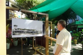 Khách tham quan tại Tuần lễ sách. (Ảnh: Gia Thuận/TTXVN)