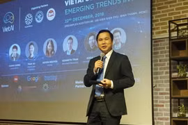 Ông Bùi Thế Duy, Thứ trưởng Bộ Khoa học và Công nghệ chia sẻ kinh nghiệm về trí tuệ nhân tạo tại sự kiện. (Ảnh: Thu Hoài/TTXVN)