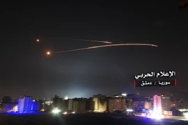 Hệ thống phòng không Syria đánh chặn thành công tên lửa Israel nhằm vào không phận thủ đô Damascus ngày 10/5/2018. (Ảnh: AFP/TTXVN)