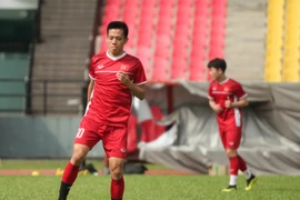 Văn Quyết trong buổi tập tại sân Petaling Jaya. (Ảnh: Hoàng Linh/TTXVN)