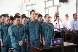 Các bị cáo nghe Hội đồng xét xử tuyên án. (Ảnh: Nguyễn Thanh/TTXVN)