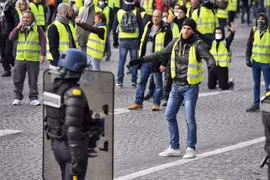 Người biểu tình 'Áo vàng' tại thủ đô Paris, Pháp ngày 8/12/2018. (Ảnh: THX/TTXVN)