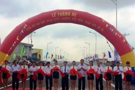 Thông xe cầu vượt đường sắt Bắc-Nam với Quốc lộ 1A