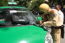 Hà Nội: Mở đợt cao điểm xử lý vi phạm xe khách, taxi 