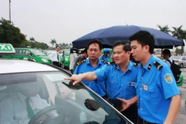 Hà Nội: Sẽ thu hồi phù hiệu hết hạn của nhiều hãng taxi 