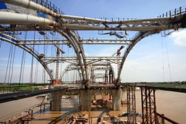 Cầu Đông Trù thi công nước rút để kịp thông xe 10/10 