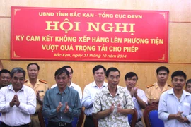 Bắc Kạn ký cam kết không xếp hàng vượt quá tải trọng lên xe