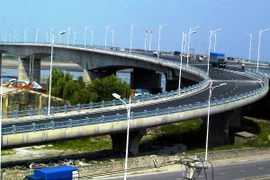 Cầu Vĩnh Tuy xuất hiện nhiều vết nứt ở thân trụ 