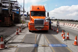 Bộ GTVT đề nghị dừng xử phạt xe vi phạm quá tải trọng trục