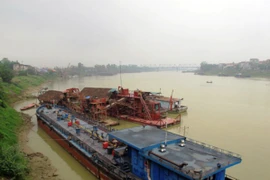 Bộ Giao thông Vận tải trần tình vụ bán dây chuyền nạo vét trên sông Lô