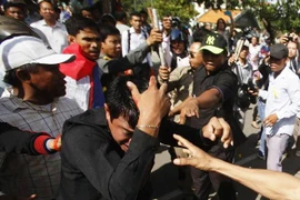 Đối lập Campuchia biểu tình, đụng độ làm hàng chục người bị thương