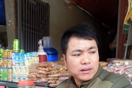 Tài xế taxi kinh hoàng kể lại vụ giàn giáo "chôn vùi" xe