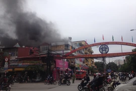 Cháy lớn tại hàng bán thức ăn nhanh thuộc Thanh Xuân Bắc