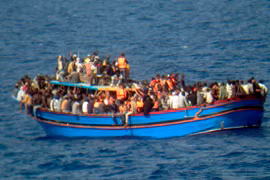 Đắm tàu chở dân di cư ngoài khơi Libya, hàng trăm người thiệt mạng