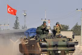 Thổ Nhĩ Kỳ tăng quân lên biên giới với Syria để đối phó IS
