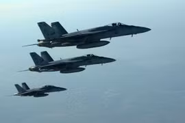 Liên quân oanh kích các cơ sở lọc dầu do IS kiểm soát ở Syria
