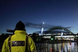 Nước Anh đón năm mới 2014 khi bão lớn sắp đổ bộ